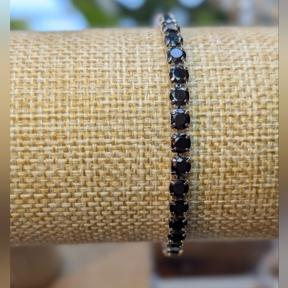 Sophisticated Black Gemstone Bracelet NWOT - Picture 5 of 5